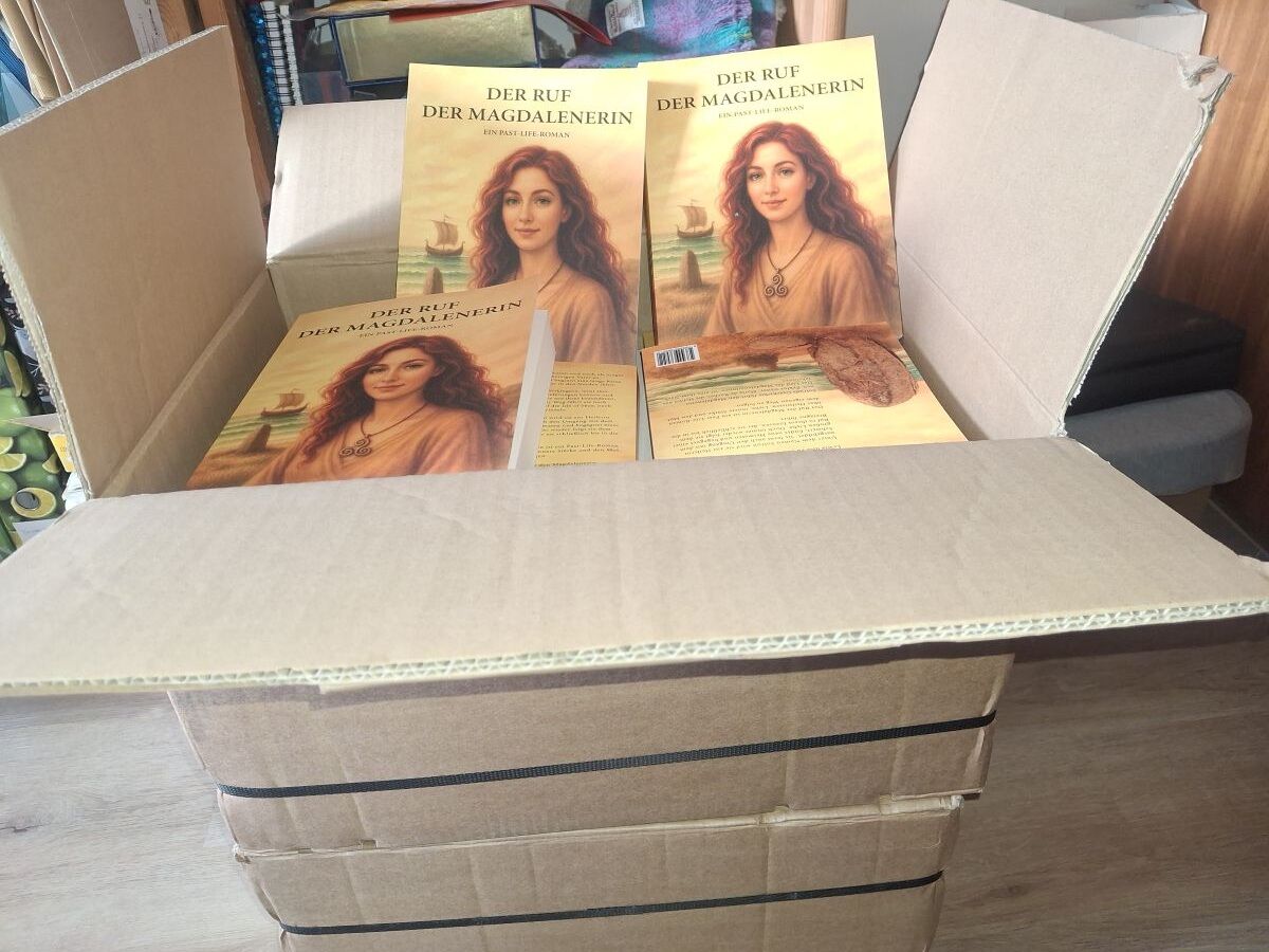 die Bücher sind da!